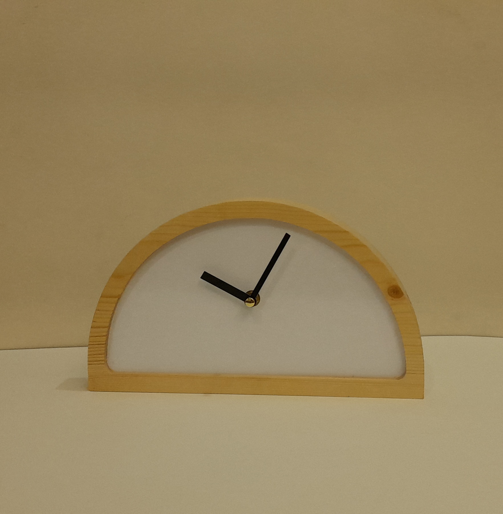 ساعت چوبی رومیزی طرح نیم‌دایره کد vc201